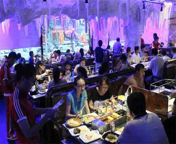 相識很久燒烤加盟店現(xiàn)場火爆